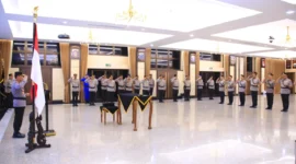 Kapolri Jenderal Listyo Sigit Prabowo memimpin upacara sertijab rotasi 10 pejabat tinggi Polri di Mabes Polri, Jakarta. (Polri)