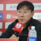 Shin Tae-yong tersenyum saat konferensi pers usai laga Timnas Indonesia. Dok: PSSI