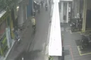 Suasana Jalan Tawakal Raya Tomang saat terjadi tawuran pelajar di lihat dari CCTV. Dok: Polri
