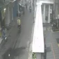 Suasana Jalan Tawakal Raya Tomang saat terjadi tawuran pelajar di lihat dari CCTV. Dok: Polri
