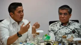 Seskab Letkol Teddy Indra Wijaya menjelaskan program Magang Nasional dan besaran uang saku setara UMK di Jakarta. Dok: Instagram/sekretariat.kabinet
