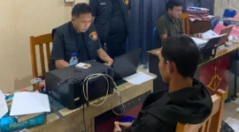Polisi mengamankan pelaku berikut senapan angin dan karung berisi petai dari lokasi penembakan di Musi Banyuasin. Dok: Polsek Sungai Keruh