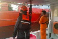 Tim gabungan BPBD dan TNI AL melakukan pencarian korban kapal nelayan tenggelam di perairan Pulau Bokor, Kepulauan Seribu, Selasa 7 Oktober 2025. Dok: BPBD 