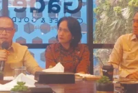 Menteri P2MI Mukhtarudin memberikan keterangan pers soal pemulangan 110 WNI korban online scam di Kamboja, Kamis (22/10/2025). Dok: P2MI