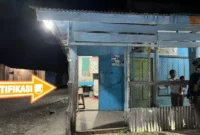 Petugas Satgas Operasi Damai Cartenz mengamankan lokasi penganiayaan di Dekai, Yahukimo. (Polri)
