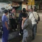Rombongan berseragam hitam menyerbu warkop di Tanah Abang, Jakarta Pusat, mencuri Rp2 juta dan menembakkan airsoft gun. Dok: Istimewa