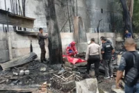 Warung makan di Kapuk Muara, Jakarta Utara terbakar, Selasa dini hari (28/10/2025). (Ist)