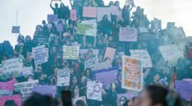 Ilustrasi, Mengapa diskusi perang selalu soal tentara pria? Teori Feminisme mengungkap bagaimana pengalaman perempuan terabaikan dalam politik global. Dok: Istimewa.