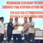 Kapolri Jenderal Listyo Sigit Prabowo bersama buruh dalam Apel Akbar Kebangsaan Buruh Indonesia di Lapangan Botanical Jababeka, Bekasi, Rabu (15/10/2025). Dok: Istimewa
