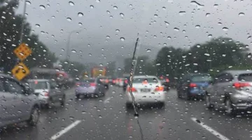 Ilustrasi prakiraan cuaca Jakarta Senin 16 Maret 2026, berawan dengan potensi hujan ringan. (Posnews/Ist)