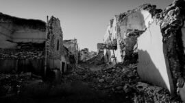 Ilustrasi, Pilihan sulit di dunia yang anarki. Saat kekuatan besar bertabrakan, negara kecil harus memilih antara tunduk atau melawan demi kelangsungan hidup nasional. Dok: Istimewa.