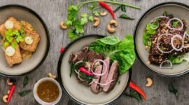 Ilustrasi, Mengapa bubur ayam terasa seperti pelukan? Menjelajahi psikologi dan sains di balik comfort food yang menenangkan jiwa. Dok: Istimewa.