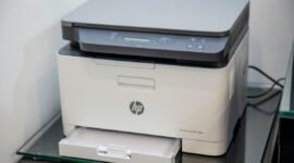 Ilustrasi, Beli printer murah, lalu kaget saat beli tintanya? Anda baru saja masuk ke dalam salah satu model bisnis paling cerdik di dunia. Dok: Istimewa.