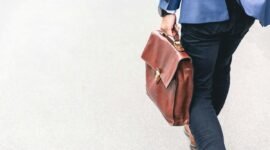 Ilustrasi, Bagi anak muda, pekerjaan sampingan bukan lagi sekadar cara mencari uang tambahan, melainkan jalan untuk mengejar passion dan membangun identitas karier yang lebih utuh. Dok: Istimewa.