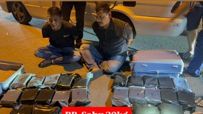 Bareskrim Polri memperlihatkan barang bukti sabu dan ekstasi hasil pengungkapan sindikat narkoba jaringan Malaysia-Indonesia di Cikarang, Minggu 12 Oktober 2025. Dok: Polri