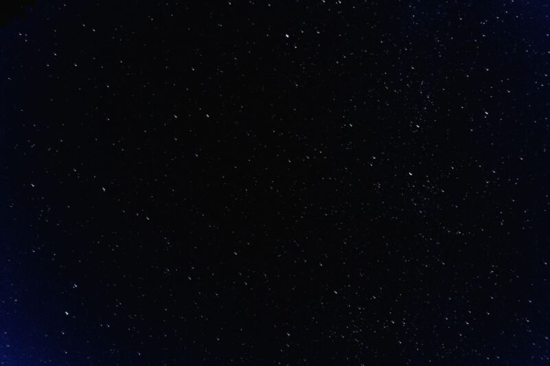 Ilustrasi, Menatap langit malam adalah membaca buku cerita dan peta kompas tertua di dunia. Kenali kisah di balik bintang yang memandu para pelaut kuno. Dok: Istimewa.