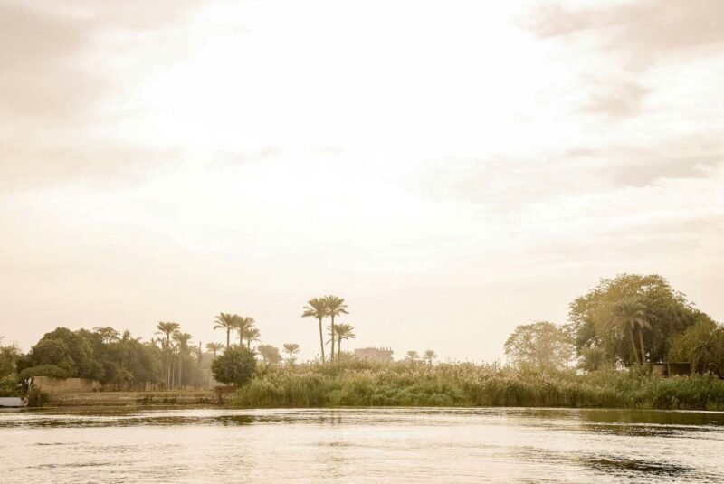 Ilustrasi, Pembangunan bendungan raksasa di sungai-sungai lintas batas seperti Nil, Mekong, dan Efrat memicu ketegangan geopolitik baru yang berpotensi menjadi perang air di masa depan. Dok: Istimewa