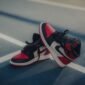 Ilustrasi, Dari Air Jordan hingga raffle yang heboh, bagaimana sepatu kets berevolusi dari alas kaki menjadi aset investasi dan simbol status. Dok: Istimewa.