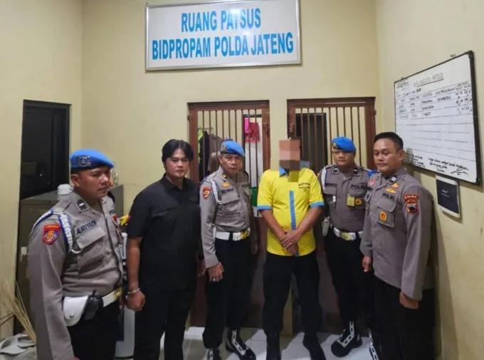 AKBP Basuki digiring ke ruang patsus Polda Jateng untuk pemeriksaan etik. (Posnews/Ist)