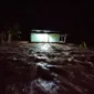Tanggul di Perumahan Pondok Kacang Prima, Pondok Aren, Tangsel jebol pada Jumat malam. Air setinggi 30–65 cm menggenangi rumah warga dan merendam 180 KK. (BPBD)