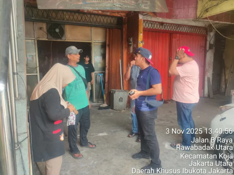 Unit Reskrim Polsek Koja melakukan olah TKP dan memburu pelaku. (Ist)