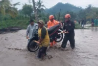 Akses jalan warga di Lumajang terputus akibat banjir lahar dingin Gunung Semeru, Rabu 5 November 2025. (BPBD Lumajang)