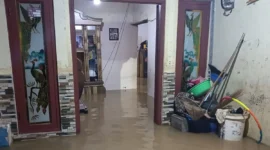 Ilustrasi, Banjir merendam permukiman warga di Jakarta Barat dengan ketinggian air hingga 60 sentimeter akibat hujan deras, Minggu (18/1/2026).
(Posnews/BNPB)