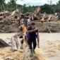 Evakuasi warga terdampak banjir bandang di Aceh, Sumatera. (Posnews/Ist)