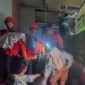Petugas BPBD membantu warga mengungsi setelah banjir merendam pemukiman di Desa Sukamanah, Jonggol, Bogor akibat tanggul Sungai Cipatujah jebol. (BPBD)