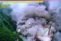 Gunung Semeru Meletus, awan panas terlihat menyembur. (Posnews/PVMBG)