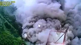 Gunung Semeru Meletus, awan panas terlihat menyembur. (Posnews/PVMBG)
