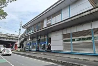 Situasi Halte TransJakarta Flyover Jatinegara tempat penumpang Veby Anandya Pratiwi kehilangan iPhone 13 akibat aksi pencurian. (Posnews/wikipedia)