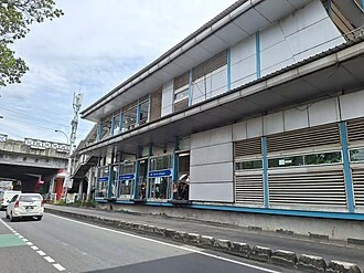 Situasi Halte TransJakarta Flyover Jatinegara tempat penumpang Veby Anandya Pratiwi kehilangan iPhone 13 akibat aksi pencurian. (Posnews/wikipedia)