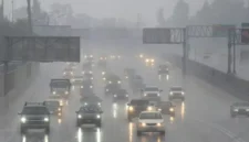 Ilustrasi, Awan gelap menyelimuti langit Jakarta saat BMKG mengeluarkan peringatan hujan lebat disertai petir dan angin kencang.
(Posnews/Ist)