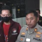 Kasie Humas Polres Metro Jakarta Barat AKP Wisnu Wirawan, didampingi Kanit 3 Satresnarkoba AKP Hamdan Agus, menjelaskan Onad resmi menjalani rehabilitasi rawat inap di sebuah panti rehab swasta di Jakarta Selatan. (Posnews)