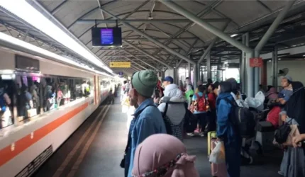 Tiket Kereta Api Lebaran 2026 Tembus 1,58 Juta, KAI Catat Okupansi 40,87 Persen