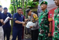 Kabaharkam Polri, Komjen Karyoto menyerahkan kendaraan operasional baru kepada Bhabinkamtibmas dan Babinsa di Sleman, Yogyakarta untuk mendukung program Polisi Penolong. (Posnews/Ist)