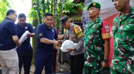 Kabaharkam Polri, Komjen Karyoto menyerahkan kendaraan operasional baru kepada Bhabinkamtibmas dan Babinsa di Sleman, Yogyakarta untuk mendukung program Polisi Penolong. (Posnews/Ist)