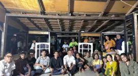 Kakanwil Kemenkumham DK Jakarta Mikael Azedo Harwito memimpin audiensi warga TPU Menteng Pulo II terkait penataan kawasan. (Posnews)