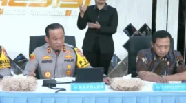 Kapolda Metro Jaya Irjen Asep Edi Suheri mengumumkan delapan tersangka kasus fitnah ijazah palsu Presiden Jokowi dalam konferensi pers, Jumat (7/11/2025). (Ist)
