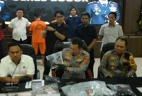 Kapolres Bogor AKBP Wikha Ardilestanto menjelaskan kronologi pembunuhan sadis di Jagorawi. (Posnews/Ist)