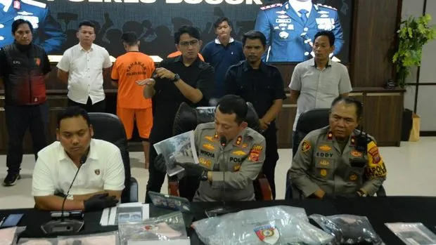 Kapolres Bogor AKBP Wikha Ardilestanto menjelaskan kronologi pembunuhan sadis di Jagorawi. (Posnews/Ist)