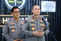 Brigjen Pol Trunoyudo Wisnu Andiko menyampaikan keterangan resmi terkait mutasi 1.086 personel Polri Desember 2025.
(Posnews/Ist)
