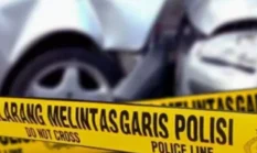 Truk Trailer Tabrak dan Tindih Sedan di Karawang, 3 Tewas Satu Balita