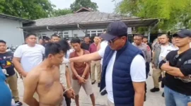 Kepala BNN, Komjen Suyudi Ario Seto memeriksa salah satu warga yang diamankan di Kampung Bahari, Tanjung Priok, Jakarta Utara. Dok: MR/Posnews
