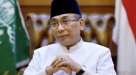 Ketua Umum PBNU Yahya Cholil Staquf menyampaikan pernyataan resmi terkait polemik internal dan rencana Muktamar PBNU di Kantor PBNU Jakarta.
(Posnews/Ist)
