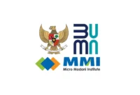 Pelamar membawa berkas pendaftaran lowongan kerja Micro Madani Institute 2025 untuk posisi Staff Recovery dengan penempatan seluruh Indonesia. (Ist)