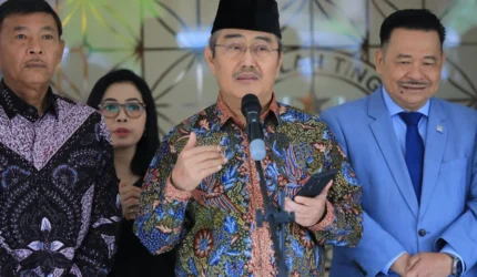 Jimly Asshiddiqie saat konferensi pers Majelis Etik Ombudsman RI di Jakarta mengungkap evaluasi kepemimpinan ORI 2021–2026 yang dinilai paling bermasalah.