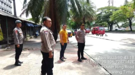 Petugas Polsek Cengkareng melakukan patroli penertiban debt collector di kawasan Daan Mogot, Jakarta Barat. (Posnews/Ist)