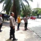 Petugas Polsek Cengkareng melakukan patroli penertiban debt collector di kawasan Daan Mogot, Jakarta Barat. (Posnews/Ist)